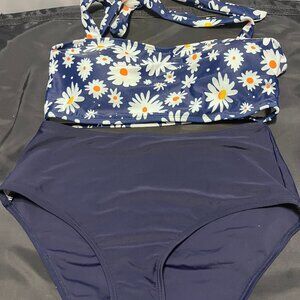 NEW Beach Queen Women's 2 Piece Blue & White Daisies Swimsuit Bikini Size Med.